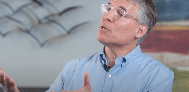 Homem de 59 anos cria negócio que fatura R$ 7 milhões e trabalha 1h por dia