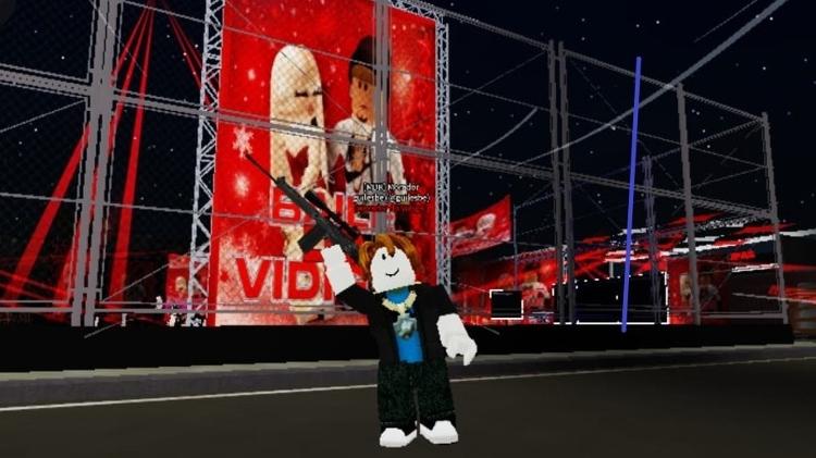 No baile do Vidigal no Roblox, você pode usar como acessório um fuzil; sala aceita pessoas com 5 anos ou mais
