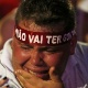 Manifestante pró-Dilma chora no Anhangabaú, em SP - Paulo Whitaker/Reuters