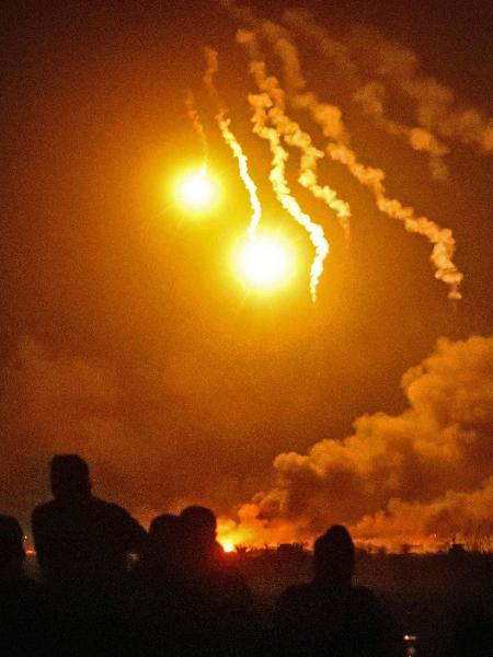 Ataque de forças apoiadas pelos Estados Unidos lançam ataque contra reduto do Estado Islâmico em Baghouz, na Síria - Delil Souleiman/AFP