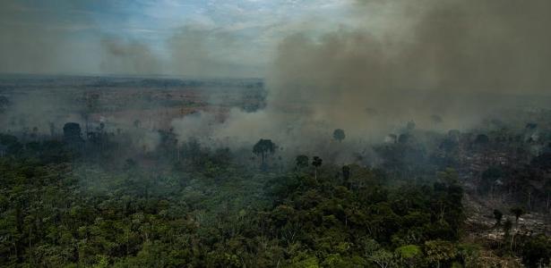 Bolsonaro diz que 'potencializou' queimadas por nova política para Amazônia