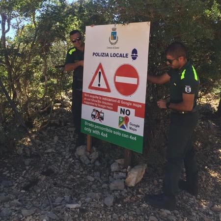 Polícia instala placas alertando para que turistas evitem o uso do Google Maps em Baunei, na Itália - Comune di Baunei
