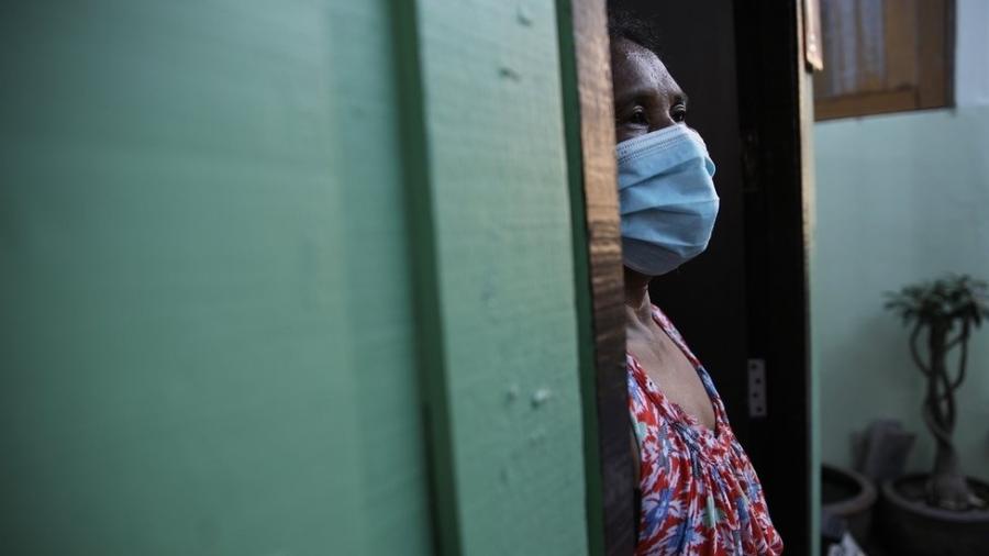 "A essa altura, é mais provável morrer de fome do que por coronavírus", diz Pantira Sutthi, que vende comida na maior favela da Tailândia - Wasawat Lukharang / BBC Thai