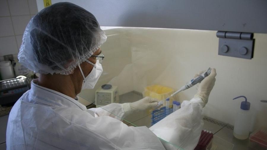 Teste para detecção da covid-19 é feito em laboratório de Vitória, no Espírito Santo - Divulgação/Sesa
