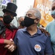 04 out. 2020 - Márcio França (PSB) caminha pela Avenida Paulista ao lado de seu vice, Antonio Neto (PDT) - ALICE VERGUEIRO/ESTADÃO CONTEÚDO