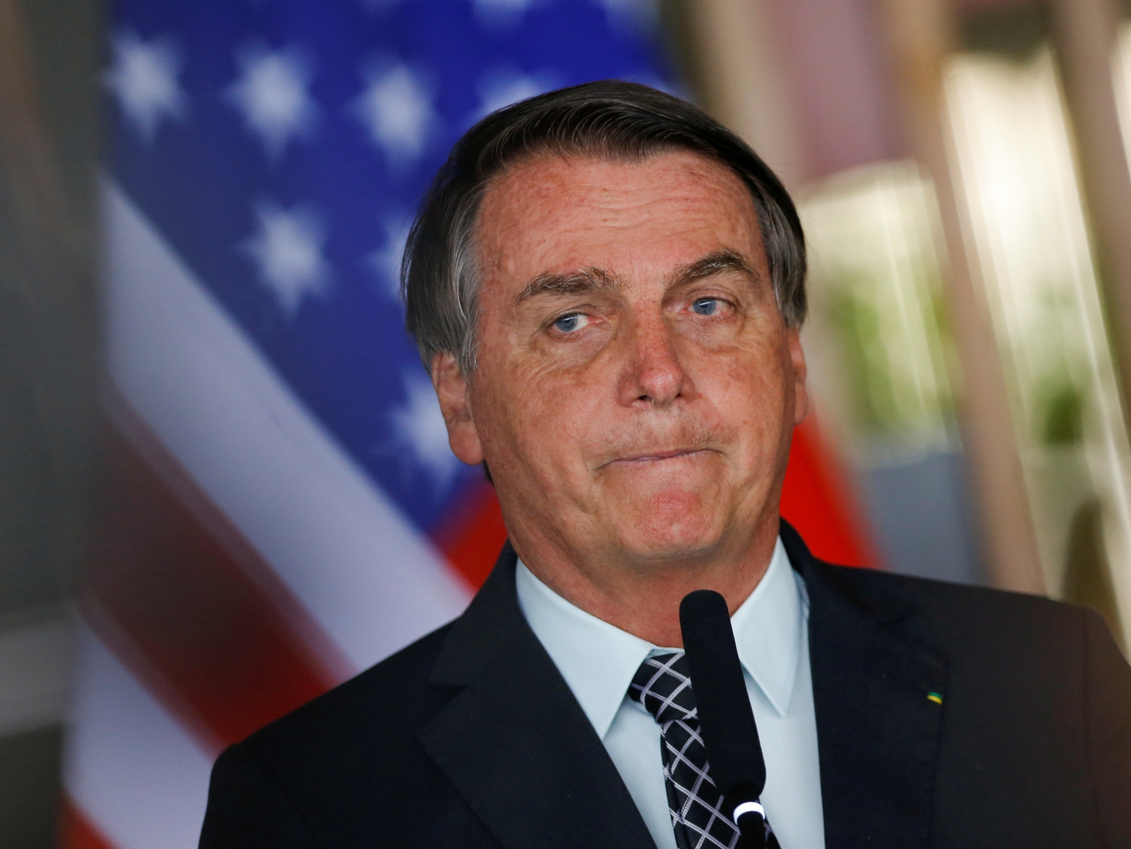 Nem Trump nega a vacina como Bolsonaro
