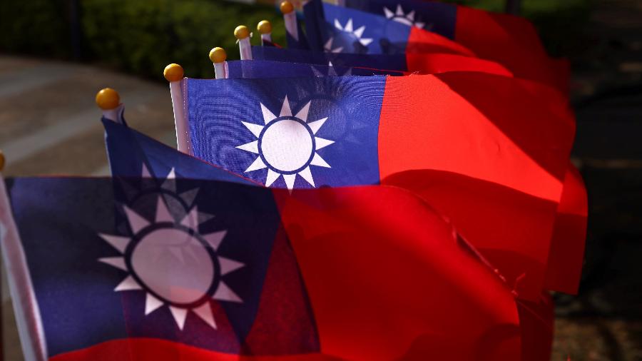 Deputados dos Estados Unidos visitam Taiwan para se reunir com autoridades do governo, desafiando o governo de Pequim, que tenta isolar a ilha - ANN WANG/REUTERS