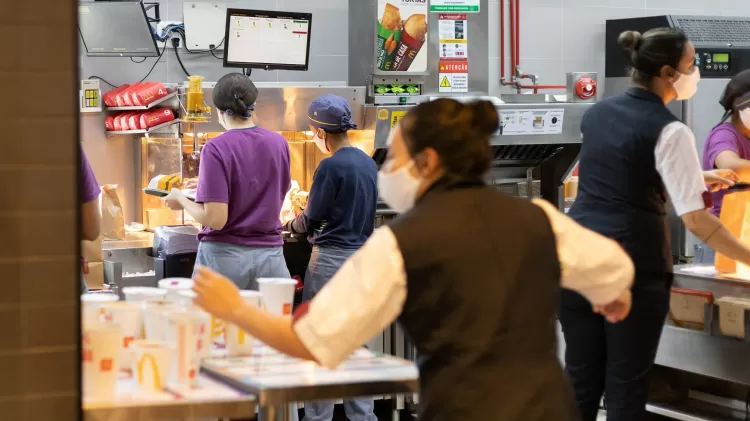 Trabalhadores de redes de fast food em SP relatam jornadas de até 14 h - Lucas Guarnieri Marteli/O Joio e o Trigo - Lucas Guarnieri Marteli/O Joio e o Trigo