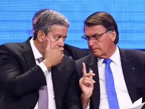 Bolsonaro e Lira renovam acerto do tipo uma mão suja a outra