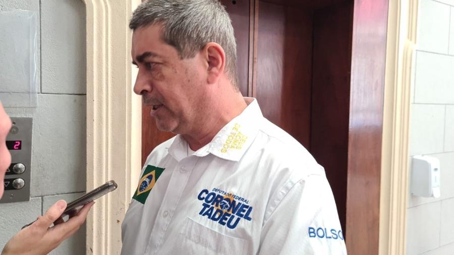 O deputado federal Coronel Tadeu (PL-SP) esteve em ato na Faculdade de Direito da USP com camisa onde se lê nome do presidente Bolsonaro - Leonardo Martins/UOL