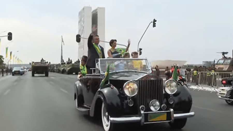 Presidente Jair Bolsonaro e a esposa, Michelle, durante desfile de comemoração do 7 de Setembro - Reprodução/TV Brasil
