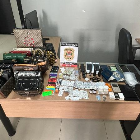 A Polícia Civil apreendeu drogas, medicamentos de uso controlado, laptops e um maçarico que pode ter sido usado para torturar a vítima em SP
