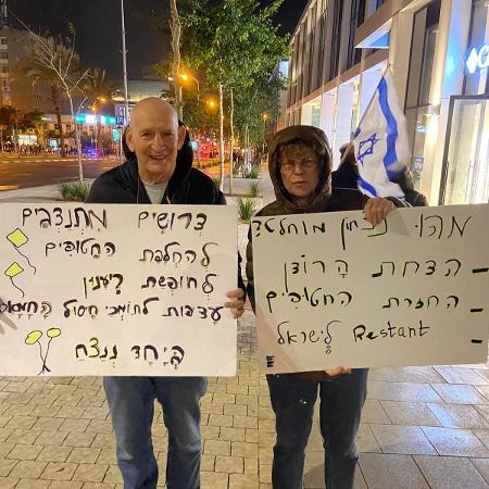 Casal chama Netanyahu de ditador e pede fim da guerra