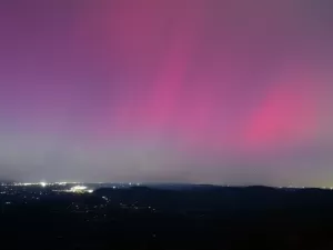 EUA assistem à aurora boreal rara causada por tempestade solar; veja fotos