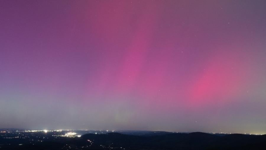 A aurora boreal vista do Parque nacional de Shenandoah, em Rileyville, na Virginia