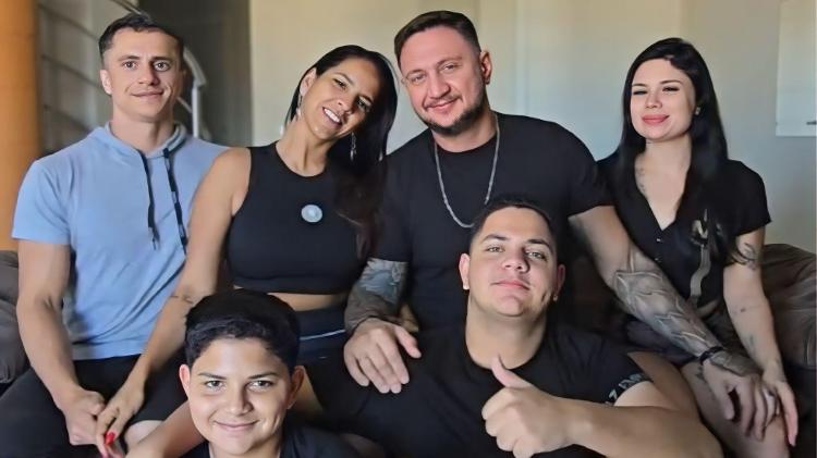 Os casais vivem em família com os filhos de Kel e Bruno Os casais vivem em família com os filhos de Kel e Bruno