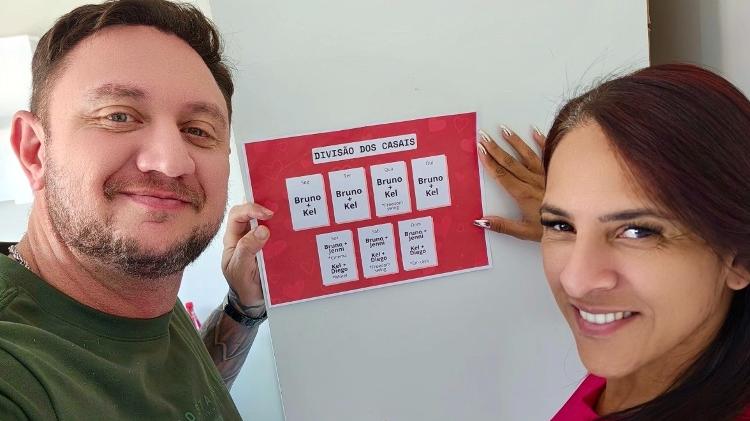 Kel e Bruno mostram 'tabela' para organizar intimidade entre os integrantes do quadrisal Kel e Bruno mostram 'tabela' para organizar intimidade entre os integrantes do quadrisal