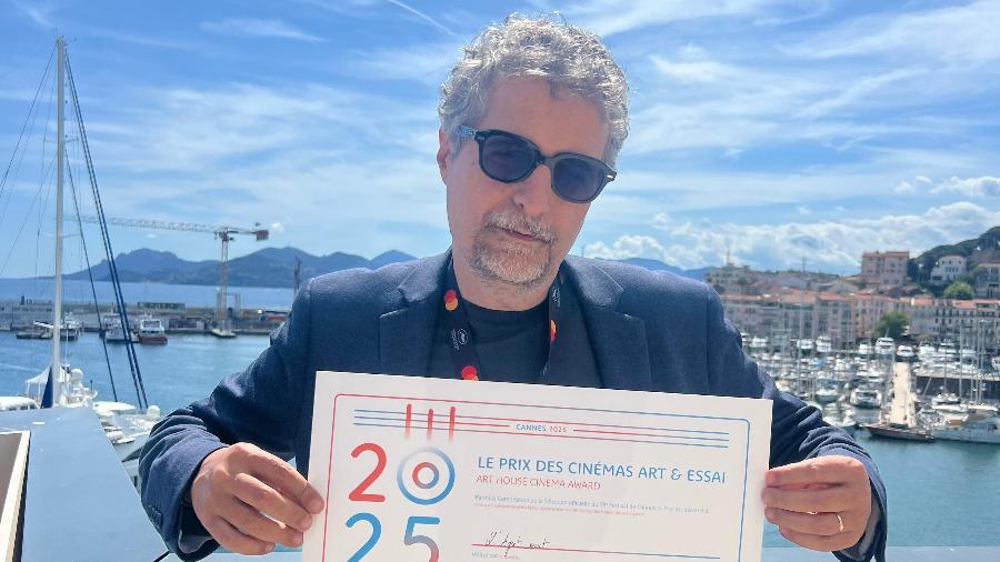 Kleber Mendonça Filho recebe Prix des Cinémas Art et Essai no Festival de Cannes por 'O Agente Secreto' Kleber Mendonça Filho recebe Prix des Cinémas Art et Essai no Festival de Cannes por 'O Agente Secreto'