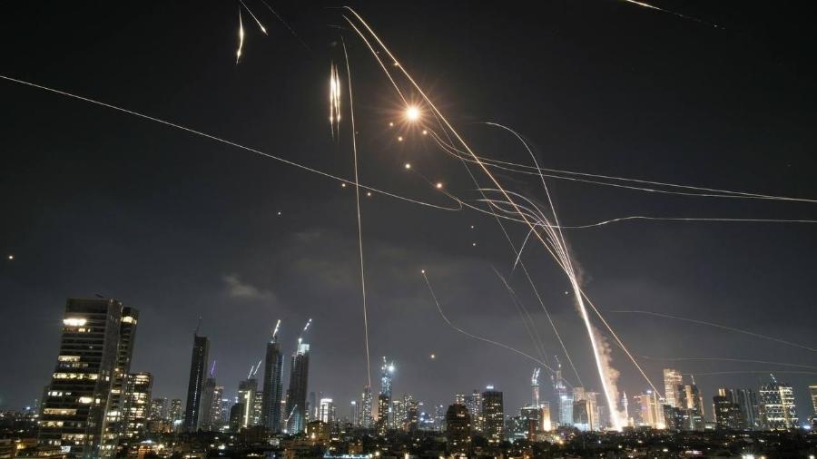Irã revidou os ataques israelenses e disparou mísseis em Tel Aviv Irã revidou os ataques israelenses e disparou mísseis em Tel Aviv