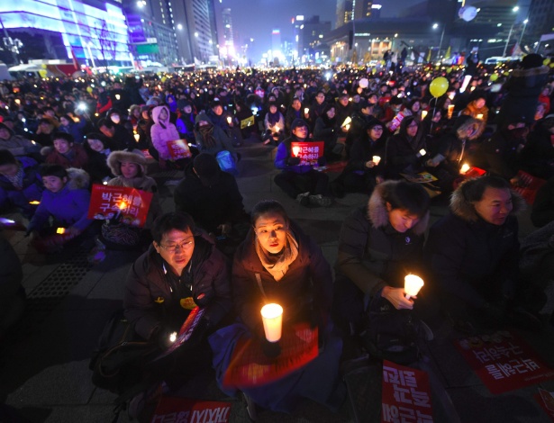 Centro de Seul tem a 8ª semana seguida de protestos contra Park Geun-hye - Jung Yeon-Je/AFP