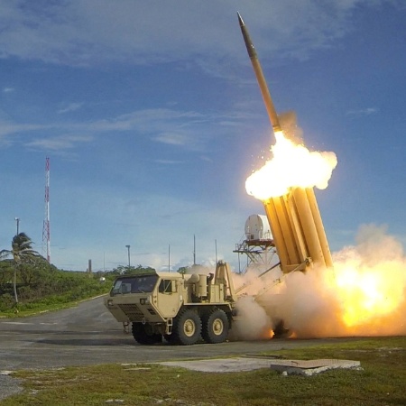 Sistema antimísseis THAAD em teste