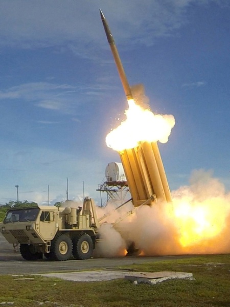 Sistema antimísseis THAAD em teste