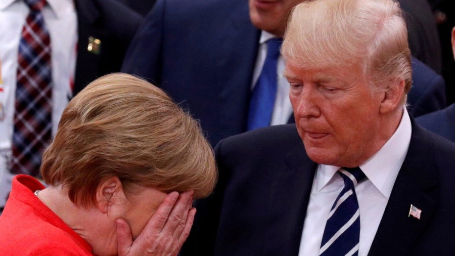 7.jul.2017 - A chanceler alemã Angela Merkel reage ao lado do presidente dos EUA, Donald Trump, durante a reunião do G20, em Hamburgo - Philippe Wojazer/ Reuters