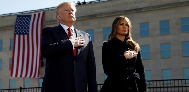 O presidente dos EUA, Donald Trump, e a primeira-dama Melania participam de cerimônia em memória às vítimas dos atentados de 11 de Setembro no Pentágono, em Arlington, Virgínia - Kevin Lamarque/ Reuters