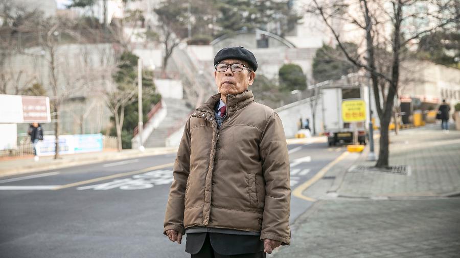 Yi Won-soo, que foi forçado a trabalhar em uma fábrica da Mitsubishi aos 14 anos, em Seul, Coreia do Sul - Jean Chung/The New York Times