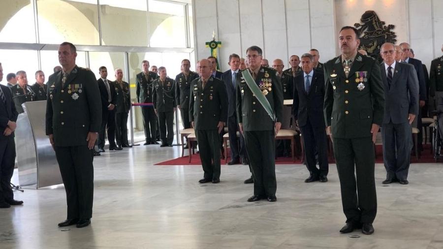 Cerimônia de transmissão de cargo de Rego Barros e Richard Nunes no QG do Exército