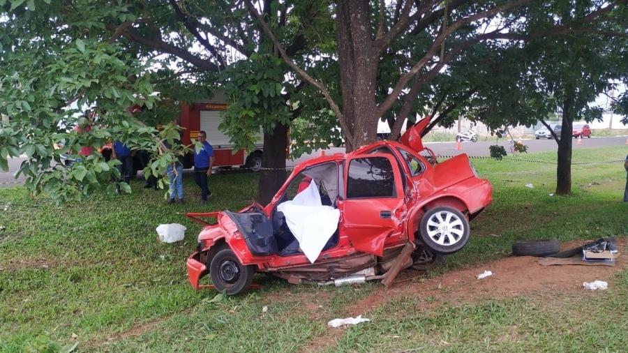 Casal tinha acabado de deixar o filho na escola quando aconteceu o acidente - Corpo de Bombeiros/Divulgação