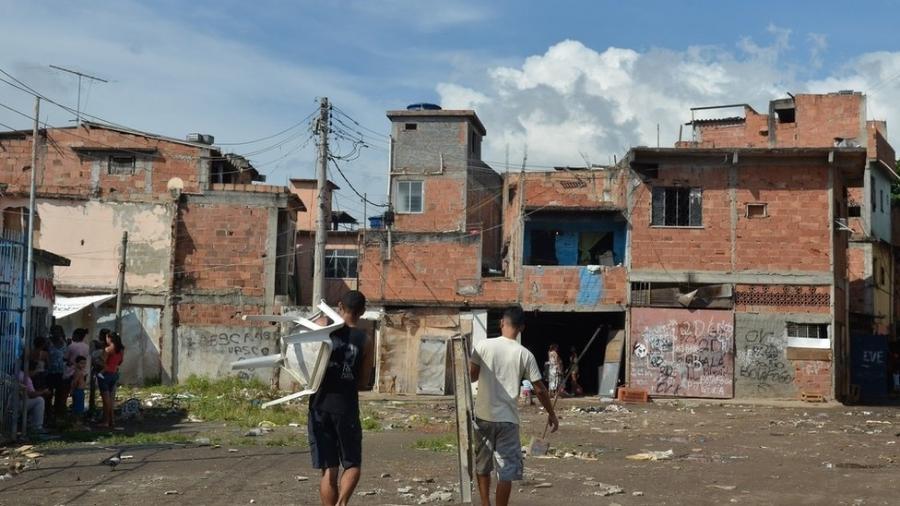 Queda da renda durante a recessão e a desigualdade social impedem avanço maior do desenvolvimento humano do Brasil - Tânia Rêgo/Agência Brasil