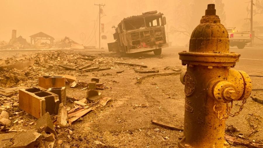 Caminhão de bombeiro é destruído por queimada próximo a cidade de Detroit, no Oregon - Oregon Department of Transportation