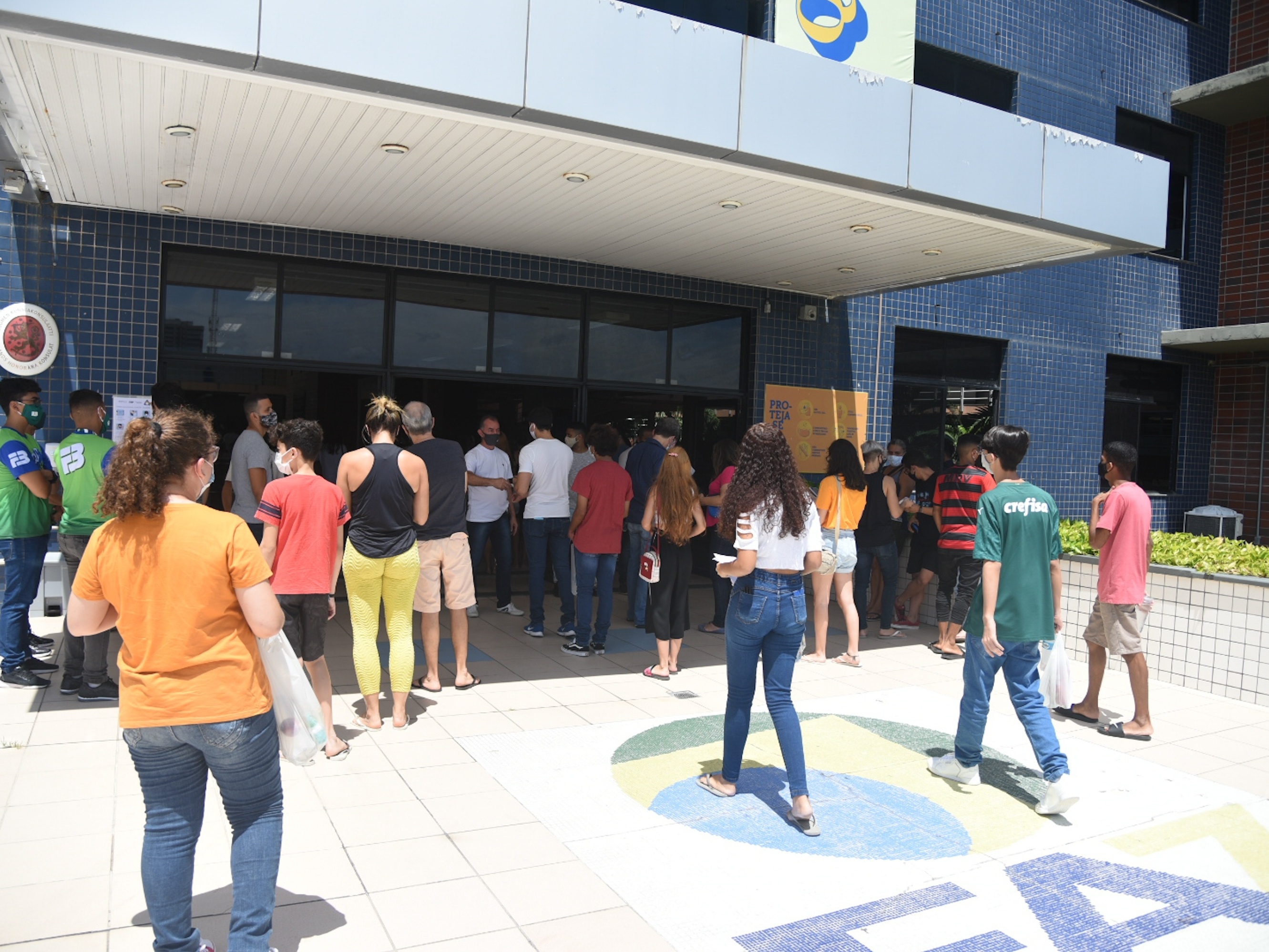 Estudantes relatam salas lotadas e impedimento para fazer Enem