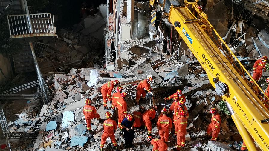 17 pessoas morreram após o colapso de um hotel na cidade turística de Suzhou, na China - Reuters