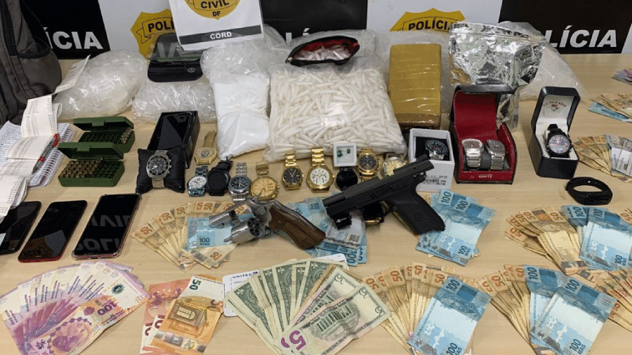 Drogas e armas foram apreendidas durante a abordagem da polícia contra traficante de cocaína em Brasília - Divulgação/ PCDF