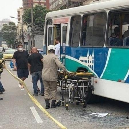 11.set.2021 - Ônibus bate em prédio e deixa nove feridos na Tijuca, zona norte do Rio - CO Rio/Divulgação