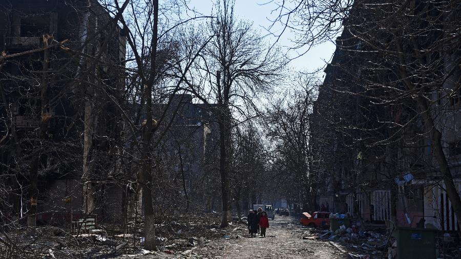 Mariupol, no sudeste da Ucrânia, é a cidade mais destruída pela guerra - STRINGER/REUTERS