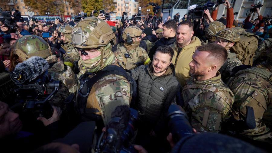 14.nov.22 - Presidente da Ucrânia, Volodymyr Zelenskiy, visita Kherson, Ucrânia - UKRAINIAN PRESIDENTIAL PRESS SER/via REUTERS