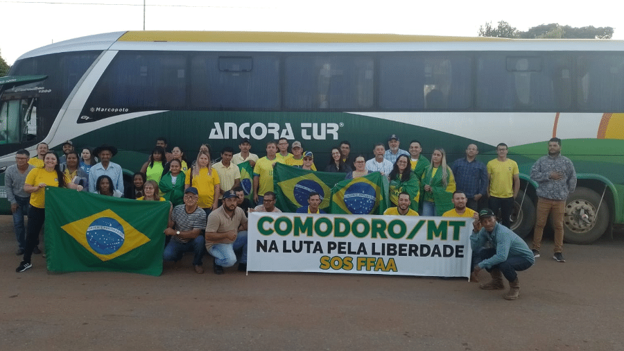 Caravana de Comodoro (MT) parte para ato bolsonarista: suspeito de bomba no DF liderou bloqueio na cidade - Reprodução/Facebook