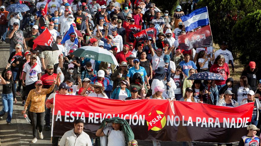 A marcha governista percorreu as principais ruas de Manágua - REUTERS/Stringer