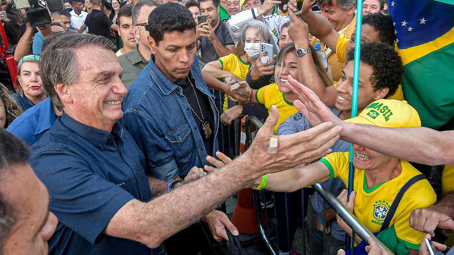 24.ago.2022 - Bolsonaro cumprimenta apoiadores em evento de campanha em Belo Horizonte - Gledston Tavares/DiaEsportivo/Folhapress