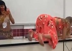 Cantora faz dança erótica em sala de aula de universidade pública na BA - Reprodução