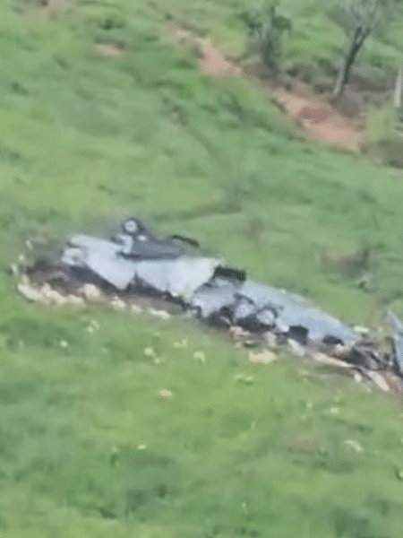 Avião caiu na zona rural de Itapeva (MG)