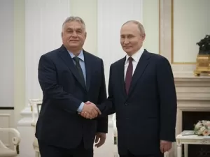 Premiê da Hungria se reúne com Putin na Rússia e provoca repreensões da UE