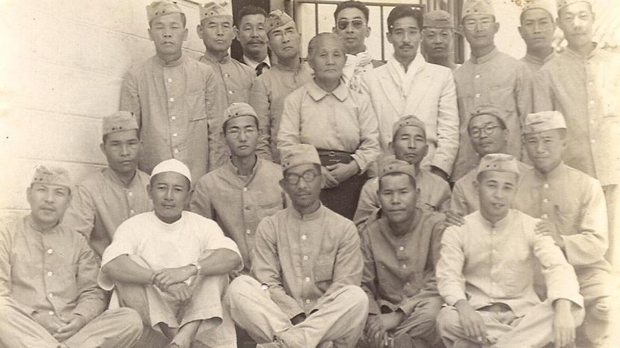 Japoneses presos na Ilha Anchieta, em 1946