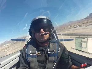 Piloto que treinou atores de 'Top Gun' morre após avião cair nos EUA