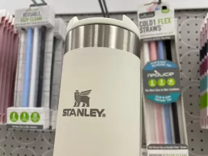 Stanley faz recall de mais de 400 mil canecas; veja modelos e o que fazer