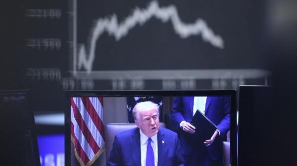Após 'tarifaço' de Trump, Bolsas caem na Àsia e Europa