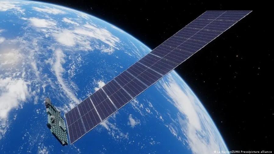 Rede Starlink tem quase 10 mil pequenos satélites em órbita baixa Rede Starlink tem quase 10 mil pequenos satélites em órbita baixa